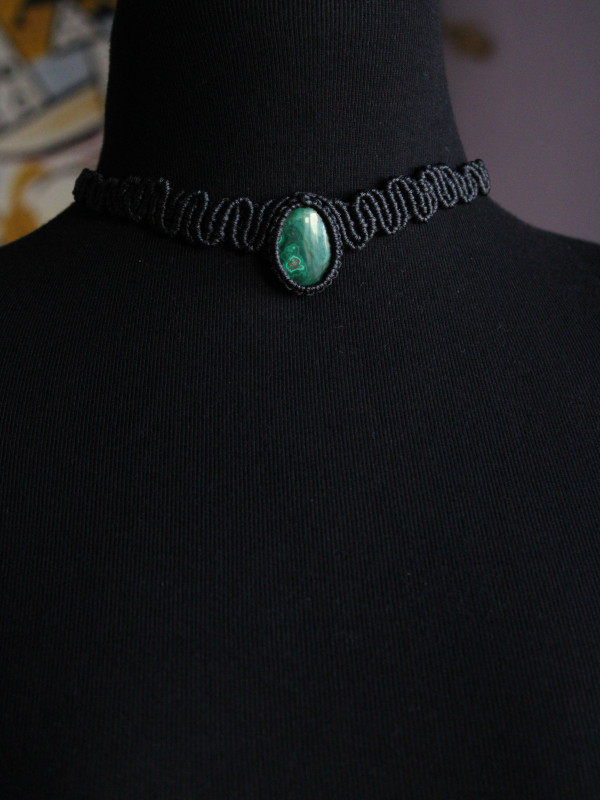 Licornerie: Handmade Malachite Crystal Black Choker – Unique Macrame