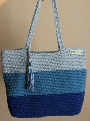 Blue tri-color crochet bag