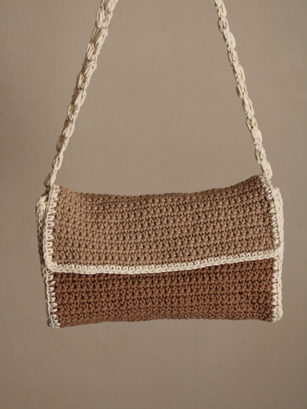 Beige tri-color crochet bag