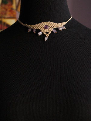 Amethyst beige choker